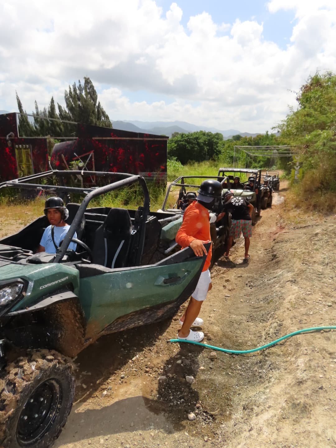 Caravana en el terreno